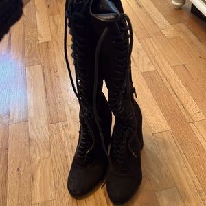 Black heeled boots